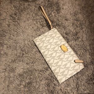 Michael Kors wristlet
